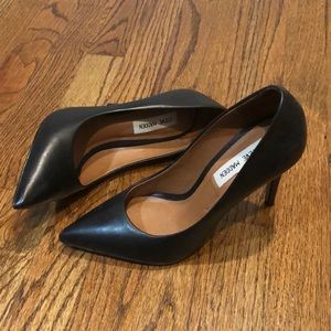 Steve Madden black pumps